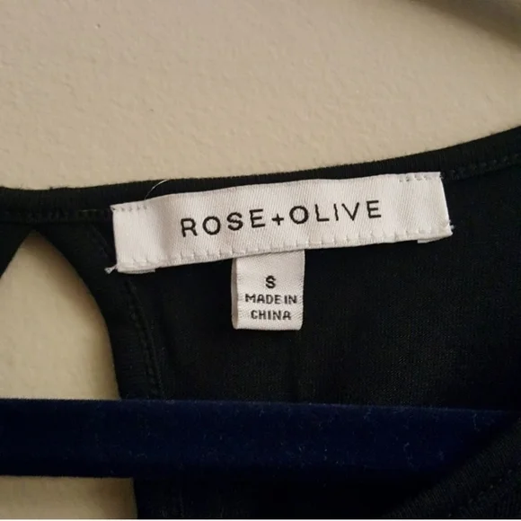 ROSE AND OLIVE Hi/Lo Pullover Top with Studded Hem and Sleeve Cuffs sz S - Picture 2 of 7